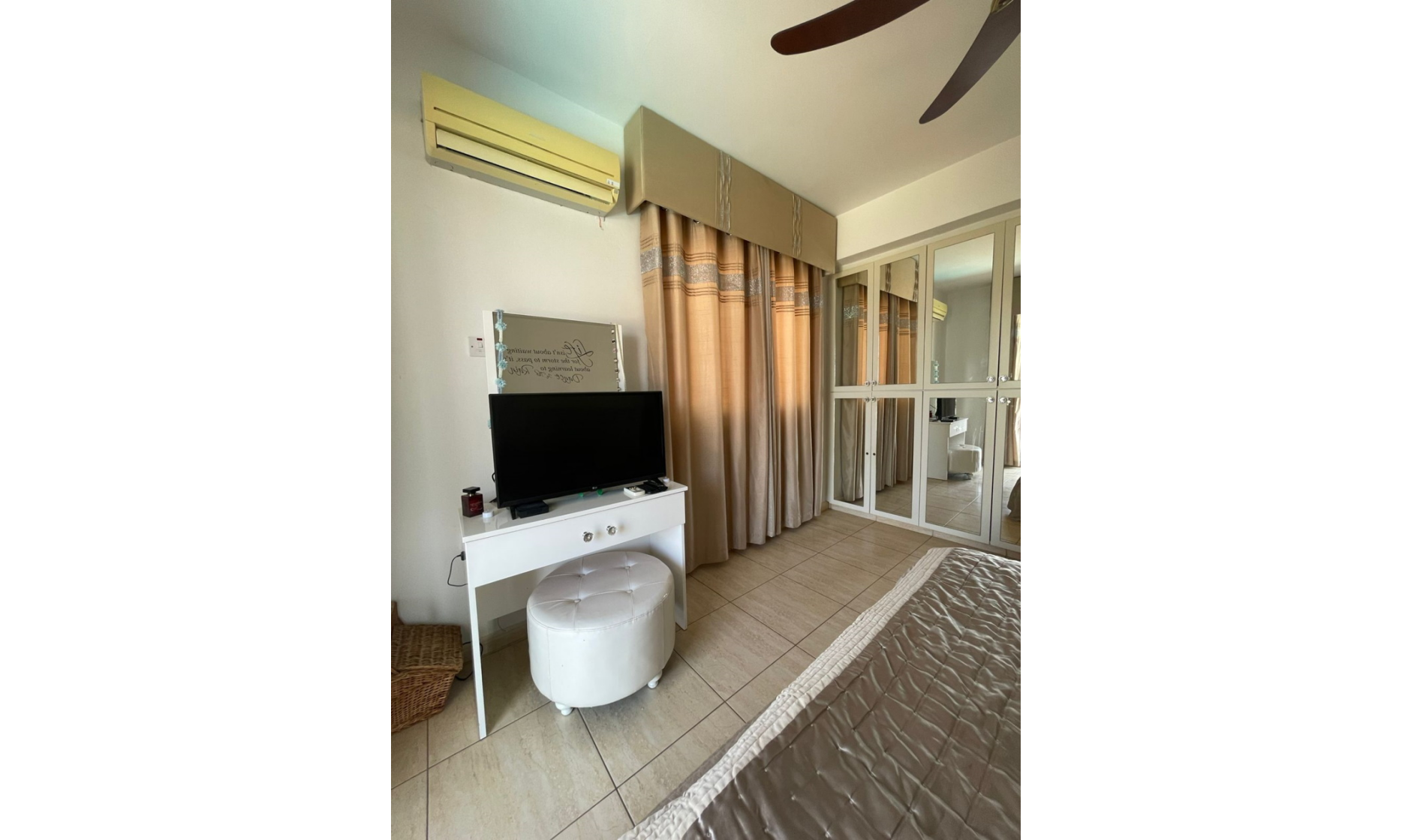 section hero slider slide background