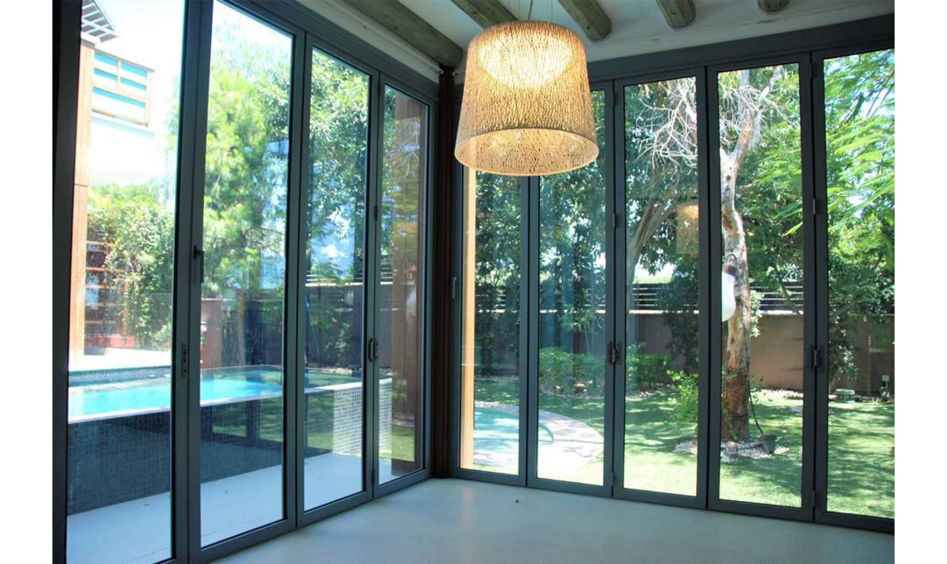 section hero slider slide background