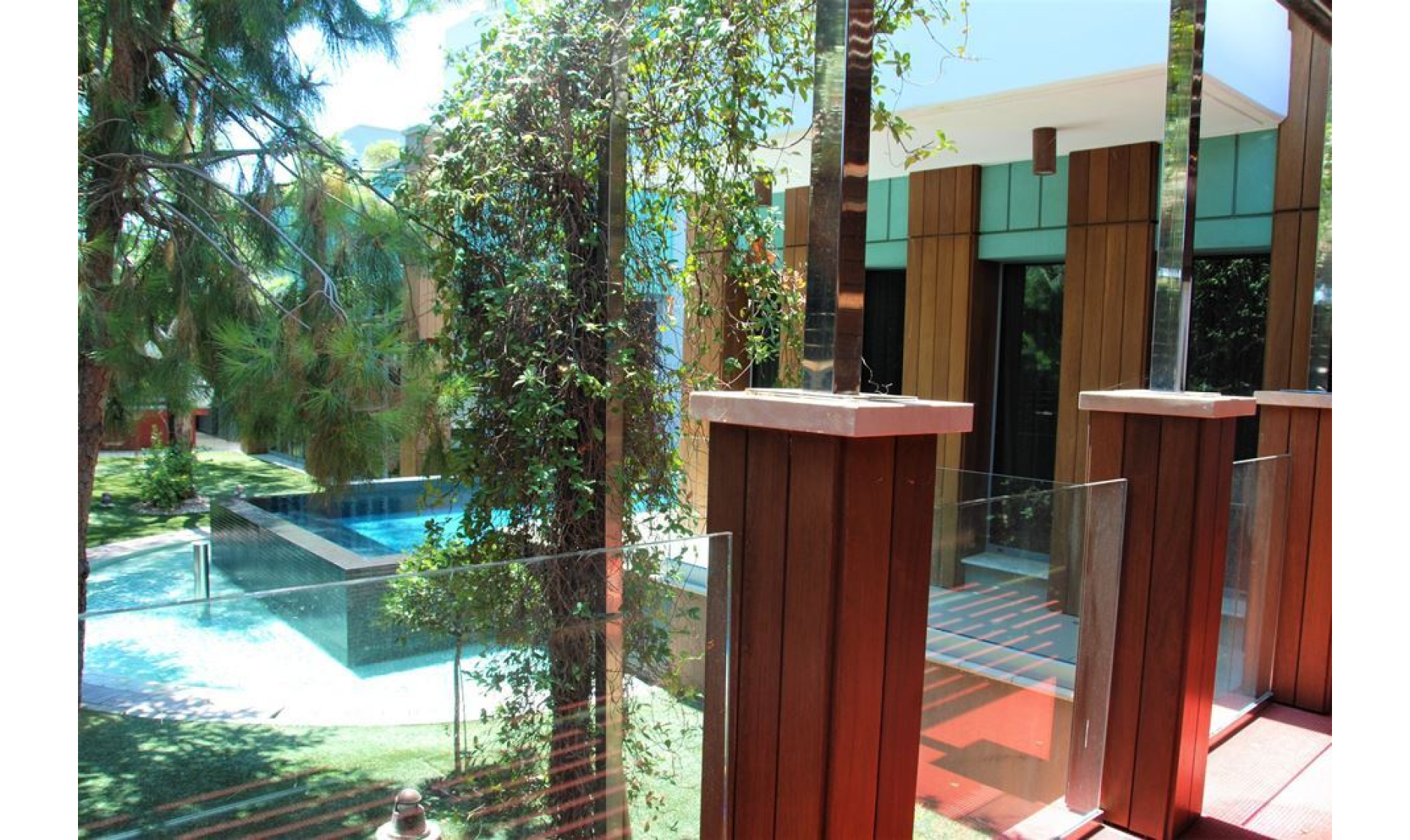 section hero slider slide background