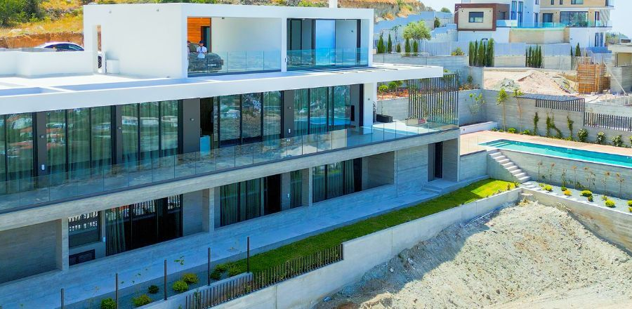 Покупка участка и строительство дома на Кипре – что важно учесть